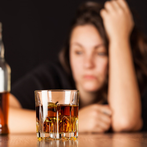 Alcoholism, alcohol, alcoholic. © BillionPhotos.com / Fotolia.com