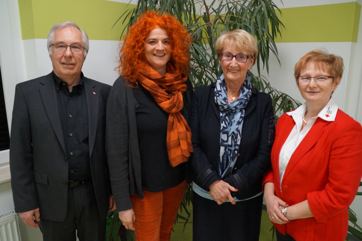 DRK-Kreisvorsitzender Georg Kaciala, Helga Schmidtke, Sternenkinderzentrum Odenwald e.V., Friedel Weyrauch, Sprecherin der DRK-Selbsthilfegruppen und Adelheid Schultheiß, DRK-Landesleiterin der Sozialarbeit (v. li.) © Holger Wießmann / DRK