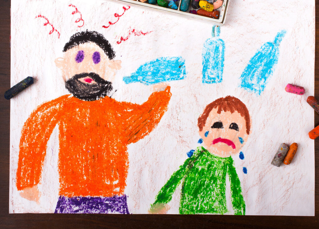 Ein Bild, gemalt vermutlich von einem Kind mit Wachsmalkreide. es zeigt ein weinendes Kind und einen ärgerlichen Vater, der aus einer Flaschen trinkt.